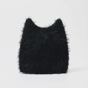 Czarna czapka beanie z mięciutkiego materiału House
