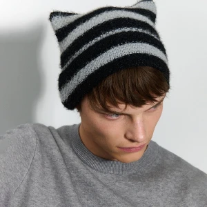 Czarna czapka square beanie w szare paski House