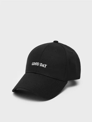Czarna czapka z daszkiem i haftem tekstowym House