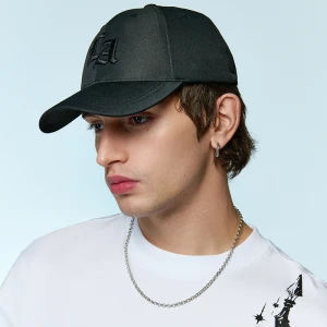 Czarna czapka z daszkiem i haltem LA House