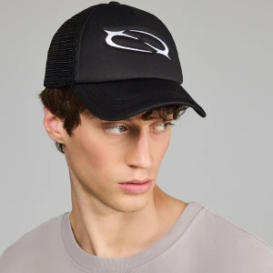 Czarna czapka z daszkiem trucker hat z haftem House