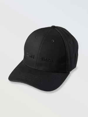 Czarna czapka z daszkiem z haftowanym napisem na środku Reporter