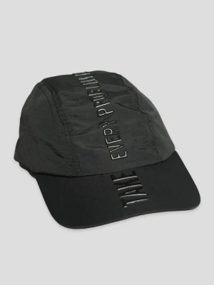 Czarna czapka z daszkiem z przeszyciami Reporter