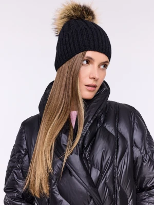 Czarna czapka z wełną TARANKO