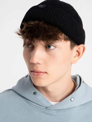 Czarna czapka zimowa z naszywką Reporter