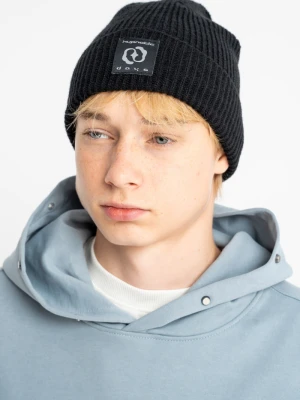 Czarna czapka zimowa z naszywką Reporter Young