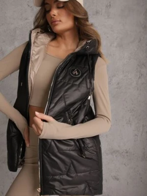 Czarna Długa Kamizelka Pikowana z Nieodpinanym Kapturem Ozdobiona Naszywką Kasseda swest