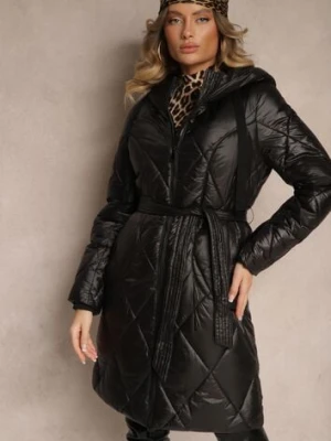 Czarna Długa Kurtka o Pikowanym Wykończeniu Wiązana w Talii z Kapturem Parinka metro five