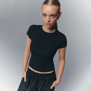 Czarna dopasowana koszulka basic House