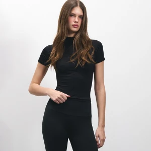 Czarna dopasowana koszulka ze stójką House