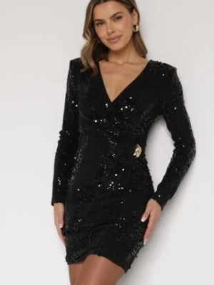 Czarna Dopasowana Sukienka o Eleganckim Kroju z Dekoltem w Serek i Cekinami Iwedama