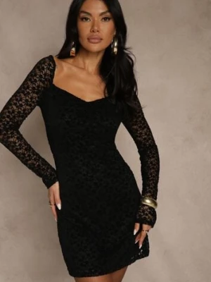 Czarna Dopasowana Sukienka z Koronki z Kwadratowym Dekoltem Uwedia