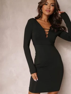 Czarna Dopasowana Sukienka z Trójkątnym Dekoltem z Cienkimi Paskami Arianisa by swan