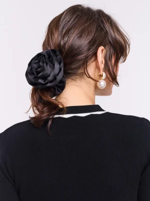 Czarna jedwabna gumka do włosów z kwiatami TARANKO