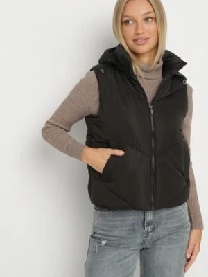 Czarna Klasyczna Kamizelka z Pikowanymi Przeszyciami i Kapturem Ollera j.style