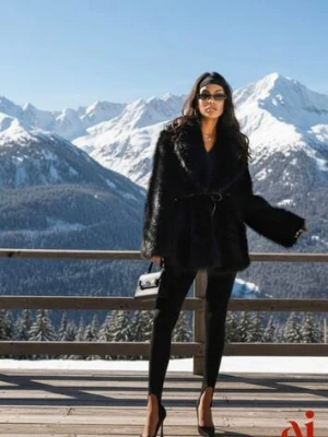 Czarna Klasyczna Kurtka Futerko z Wąskim Wiązanym Paskiem w Talii Casfitta ann gissy