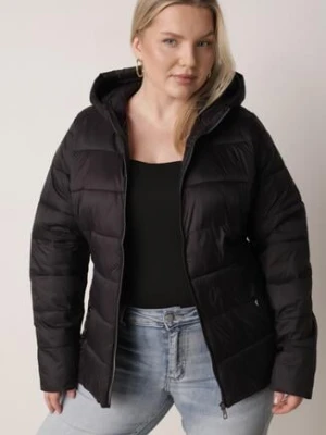 Czarna Klasyczna Kurtka Przejściowa z Pikowaniem i Kapturem Edariella j.style