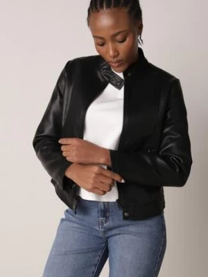 Czarna Klasyczna Kurtka Ramoneska o Dopasowanym Kroju ze Stójką Leamariel