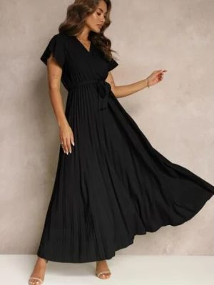 Czarna Koktajlowa Maxi Sukienka Ozdobiona Plisami z Trójkątnym Dekoltem i Wiązaniem w Talii Phoelia cflo