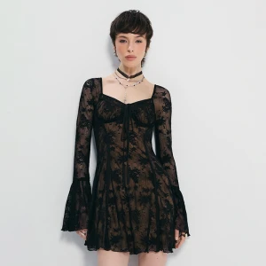 Czarna koronkowa sukienka mini z rozkloszowanymi rękawami House