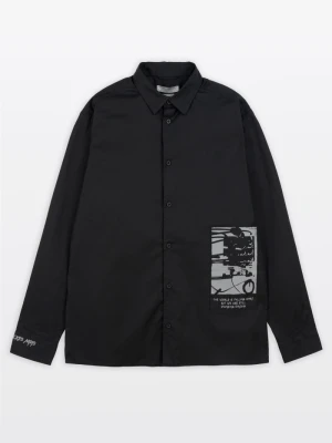 Czarna koszula o luźnym kroju z autorską grafiką z przodu z długim rękawem Reporter Young