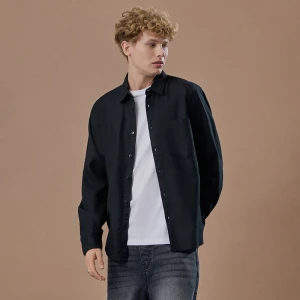 Czarna koszula z długim rękawem i kieszonką House