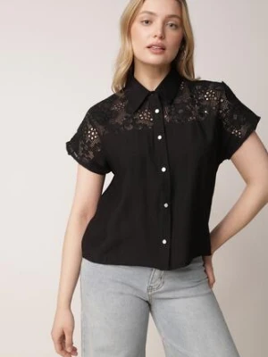 Czarna Koszula z Wiskozy na Krótki Rękaw z Ażurowymi Wstawkami Kakara romee's