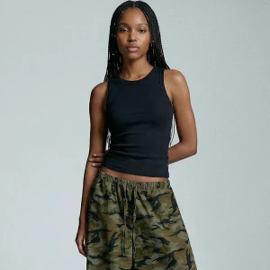 Czarna koszulka bez rękawów slim fit basic House