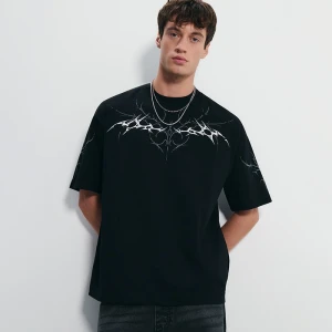 Czarna koszulka boxy z nadrukiem w stylu tribal House