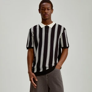 Czarna koszulka polo w białe paski House