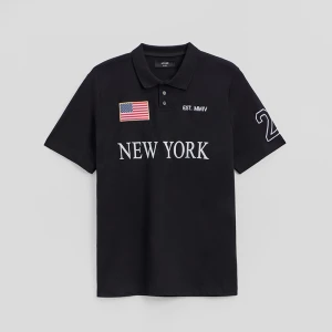 Czarna koszulka polo z napisem New York House