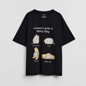 Zdjęcie produktu Czarna koszulka UNISEX z nadrukiem Pusheen House