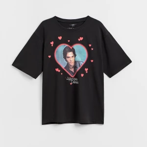 Zdjęcie produktu Czarna koszulka UNISEX z nadrukiem Vampire Diaries House