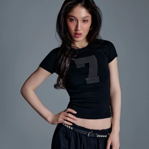 Czarna koszulka z cyfrą 7 z dżetów House