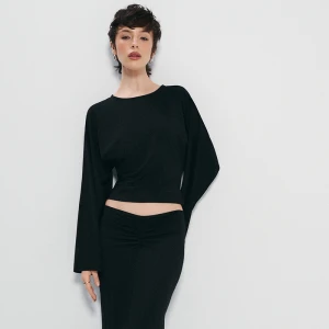 Czarna koszulka z długim i szerokim rękawem House