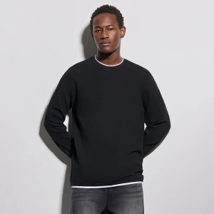 Czarna koszulka z długim rękawem i białą lamówką House