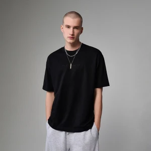 Czarna koszulka z haftem Main Character House