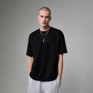 Czarna koszulka z haftem Main Character House