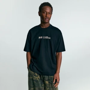 Czarna koszulka z japońskim nadrukiem House