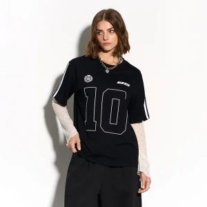 Czarna koszulka z kontrastowym nadrukiem 10 i lampasami House