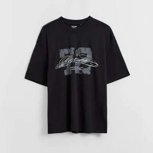 Czarna koszulka z nadrukiem 72 House