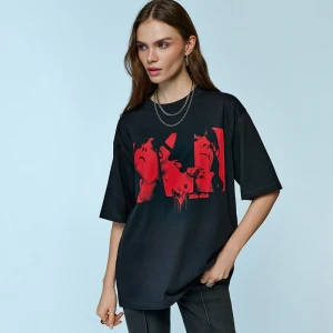 Czarna koszulka z nadrukiem Billie Eilish House