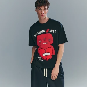 Czarna koszulka z nadrukiem Fuggler House