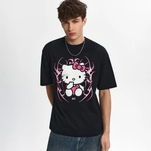 Zdjęcie produktu Czarna koszulka z nadrukiem Hello Kitty House
