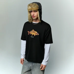 Czarna koszulka z nadrukiem karpia House