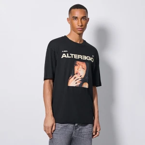 Czarna koszulka z nadrukiem Lisa Alterego House