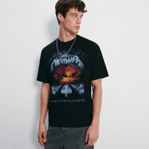 Czarna koszulka z nadrukiem Metallica House