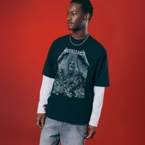 Zdjęcie produktu Czarna koszulka z nadrukiem Metallica House