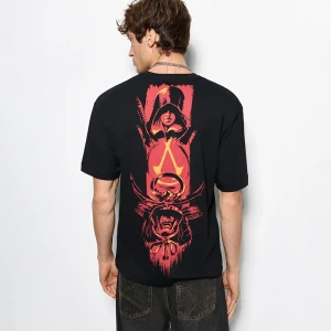 Czarna koszulka z nadrukiem na przodzie i plecach Assassin's Creed House