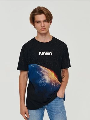 Czarna koszulka z nadrukiem NASA House